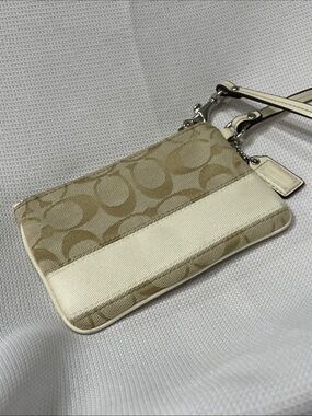 Coach Beige Signature Canvas Wristlet with Cream Stripe Pre-owned.